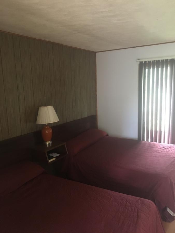 Michael Dee'S Motel East Durham Esterno foto