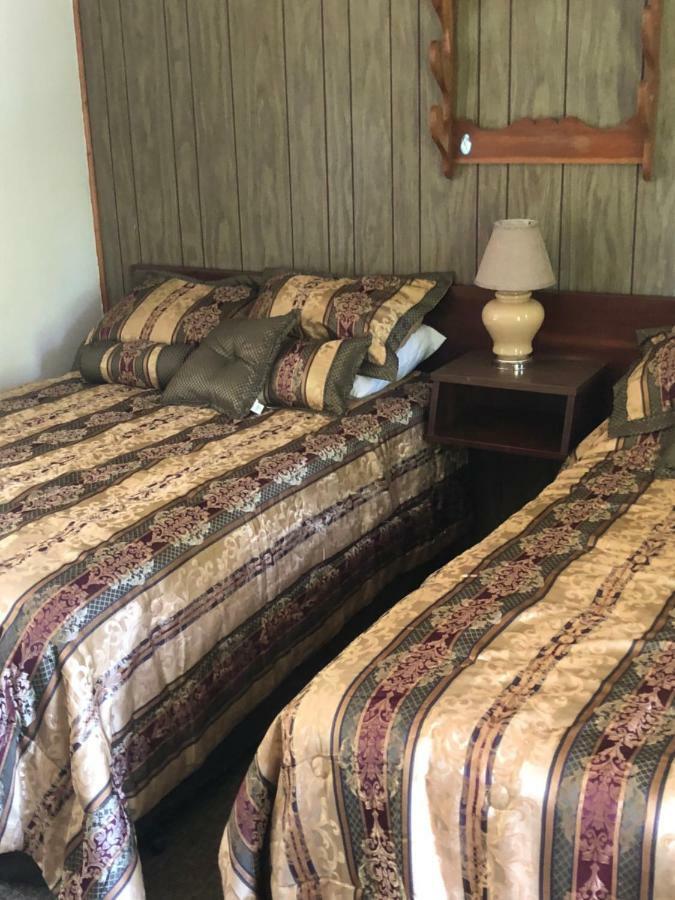 Michael Dee'S Motel East Durham Esterno foto