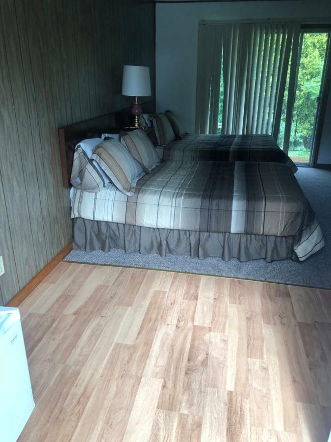 Michael Dee'S Motel East Durham Esterno foto