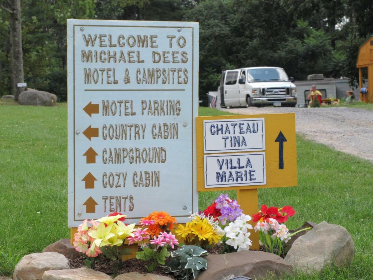 Michael Dee'S Motel East Durham Esterno foto